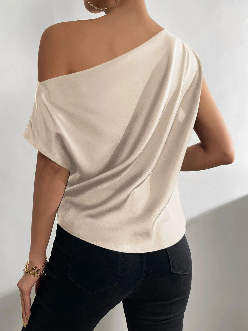 Haut Femme Asymétrique Épaule Dénudée – Top Moderne Élégant