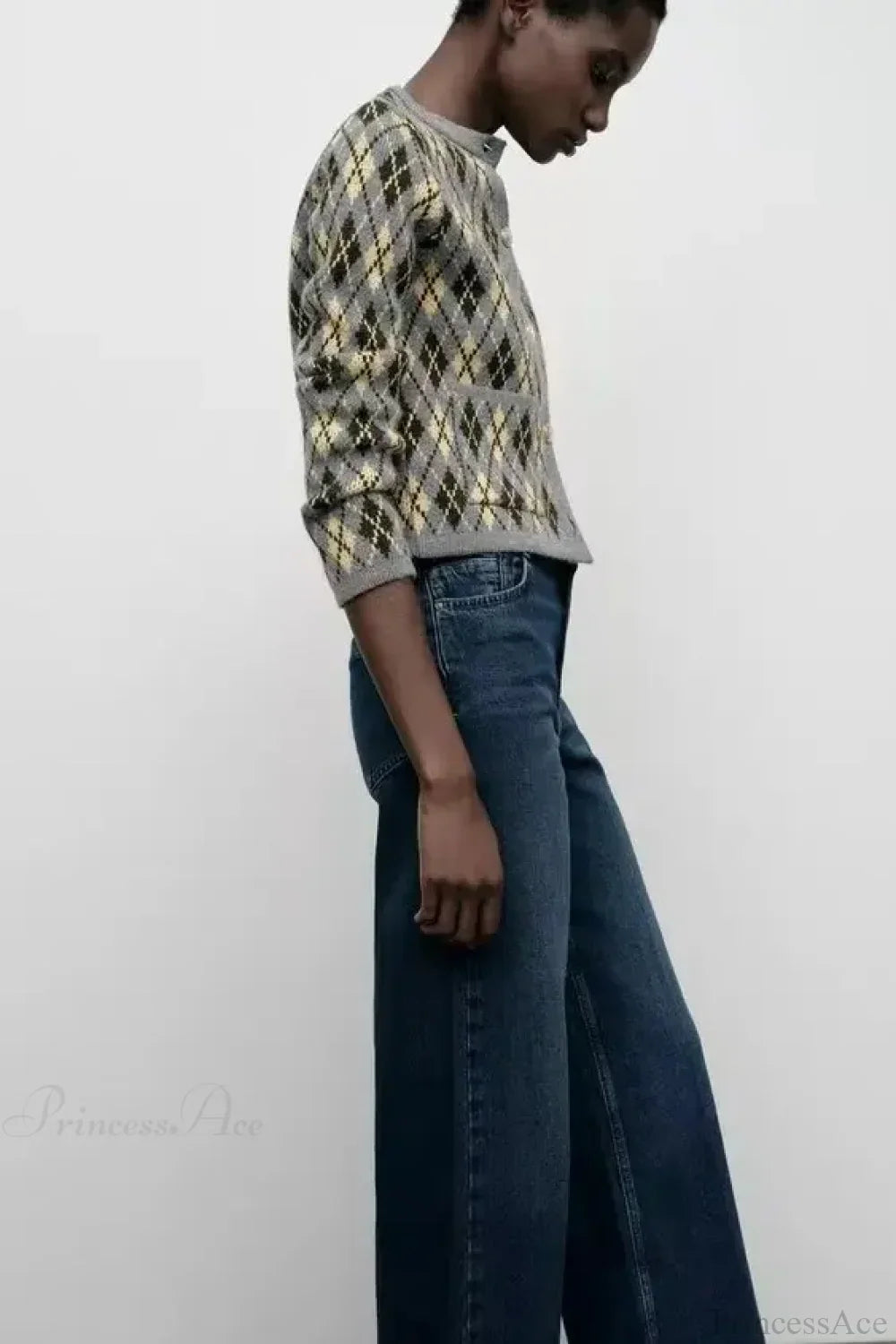 Diamond Pattern Round Neck Knitted Cardigan